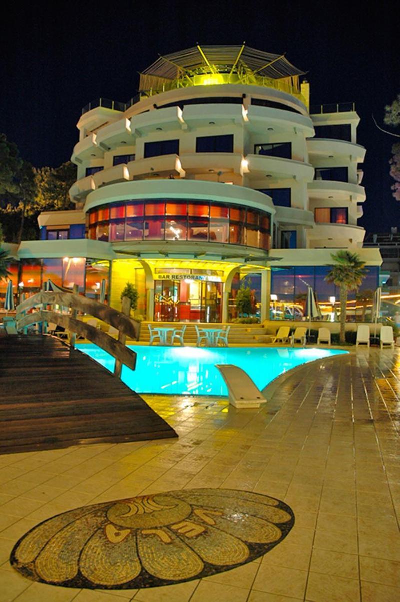 Vela Hotel Restaurant Golem  Exterior foto